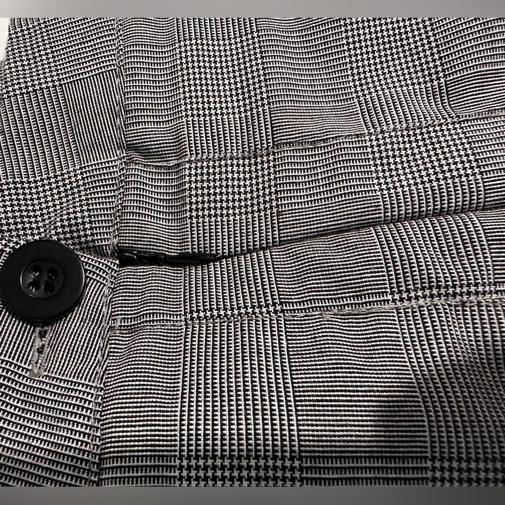 Women’s Plus Size 3x Pleated Skirt in Black and White Plaid. - Picture 3 of 4
